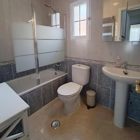 Pmt03 - Charming Townhouse 3br With Communal Pool *